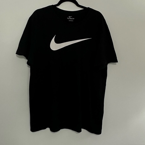 The Nike Tee T-Shirt XL Black Crew Neck Short Sleeve Logo Swoosh Shirt - Picture 1 of 7